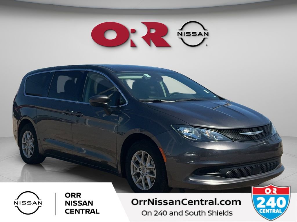 Used 2023 Chrysler Voyager LX image 3