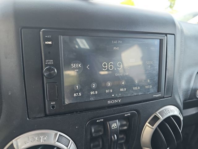 Used 2015 Jeep Wrangler Unlimited Sahara w/ Connectivity Group AWD/4WD image 24