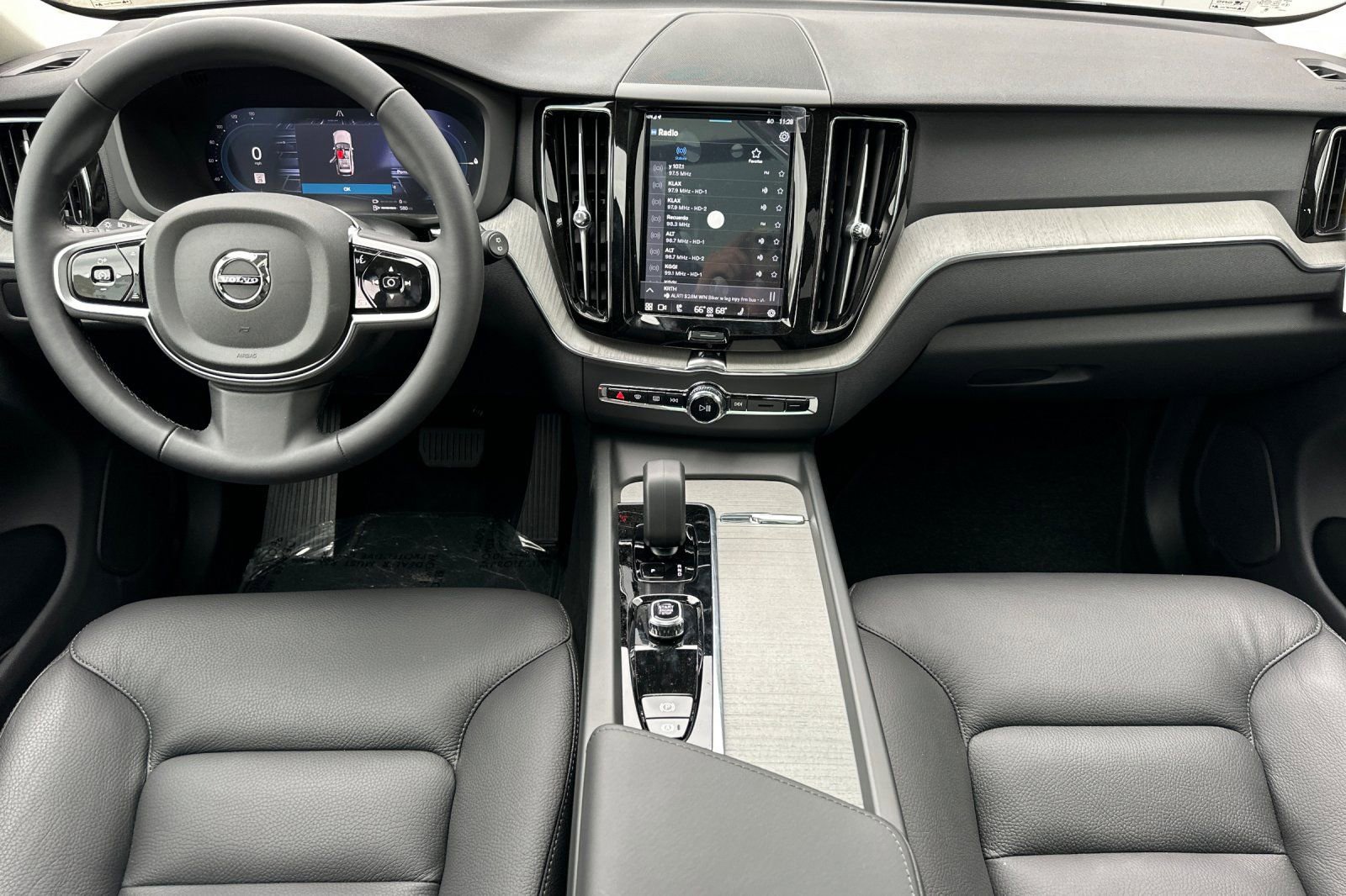 New 2025 Volvo XC60 T8 Plus w/ Protection Package Premier AWD/4WD image 14