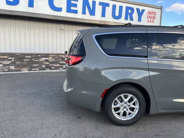 Used 2022 Chrysler Pacifica Touring-L image 17