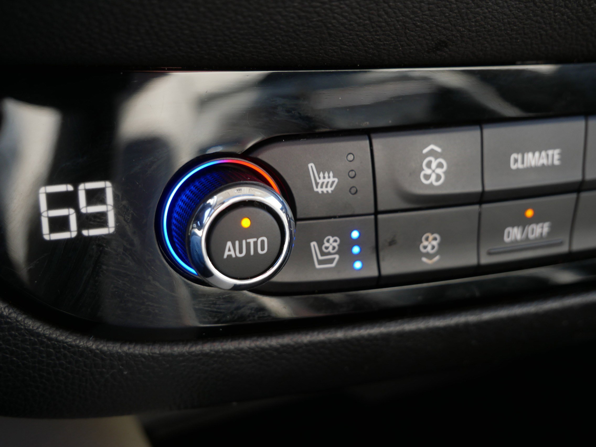 Certified 2023 Buick Enclave Avenir w/ Trailering Package, 5000 lbs. image 31