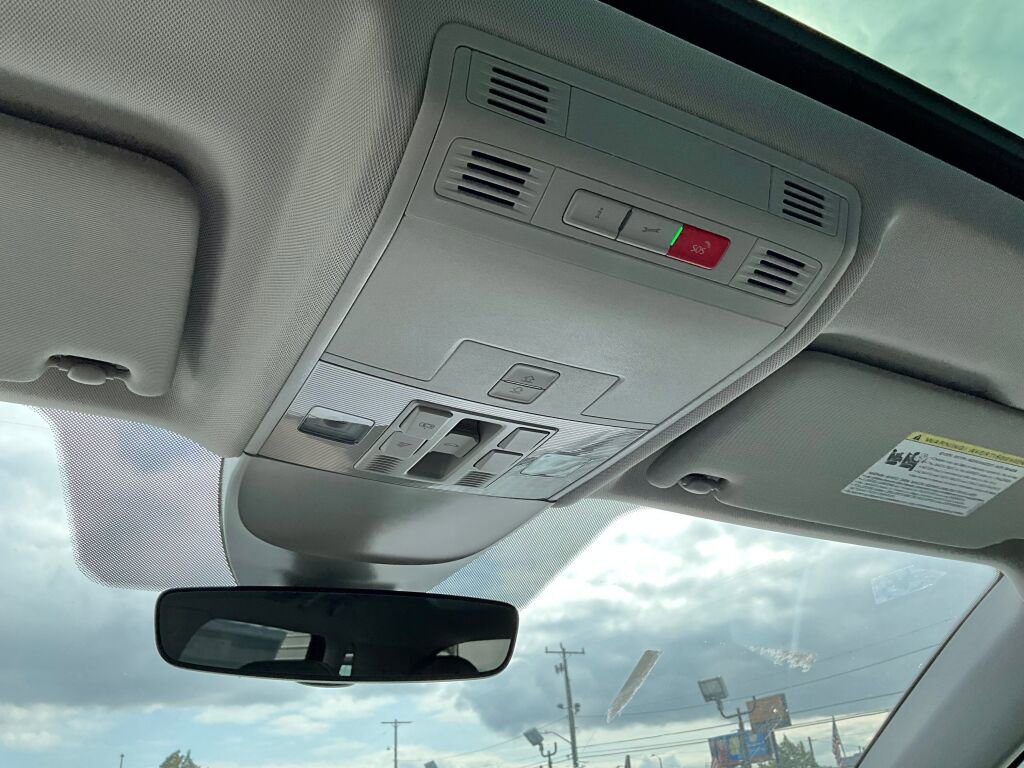 New 2025 Volkswagen Taos SE image 16