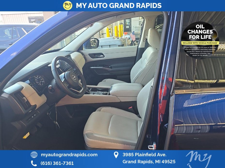 Used 2025 Nissan Pathfinder SL AWD/4WD image 44