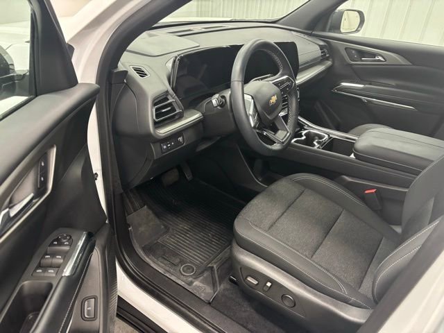 Used 2025 Chevrolet Traverse LT w/ Driver Confidence Package image 14