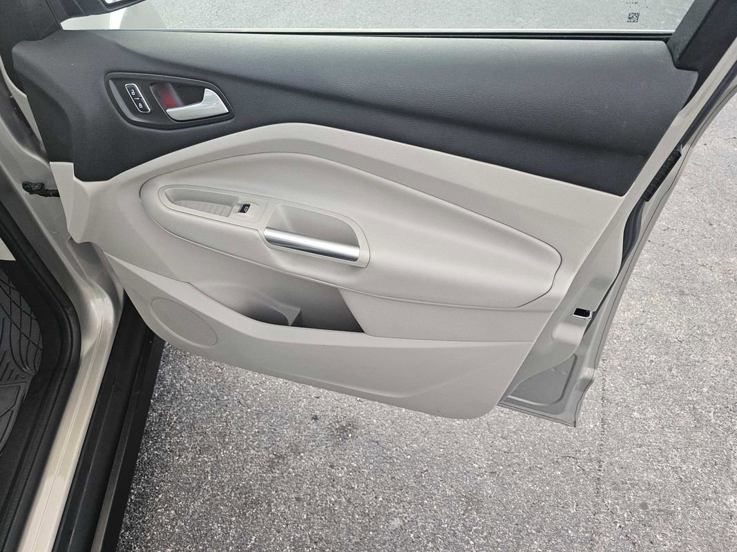 Used 2015 Ford C-MAX SEL w/ Equipment Group 303A image 21