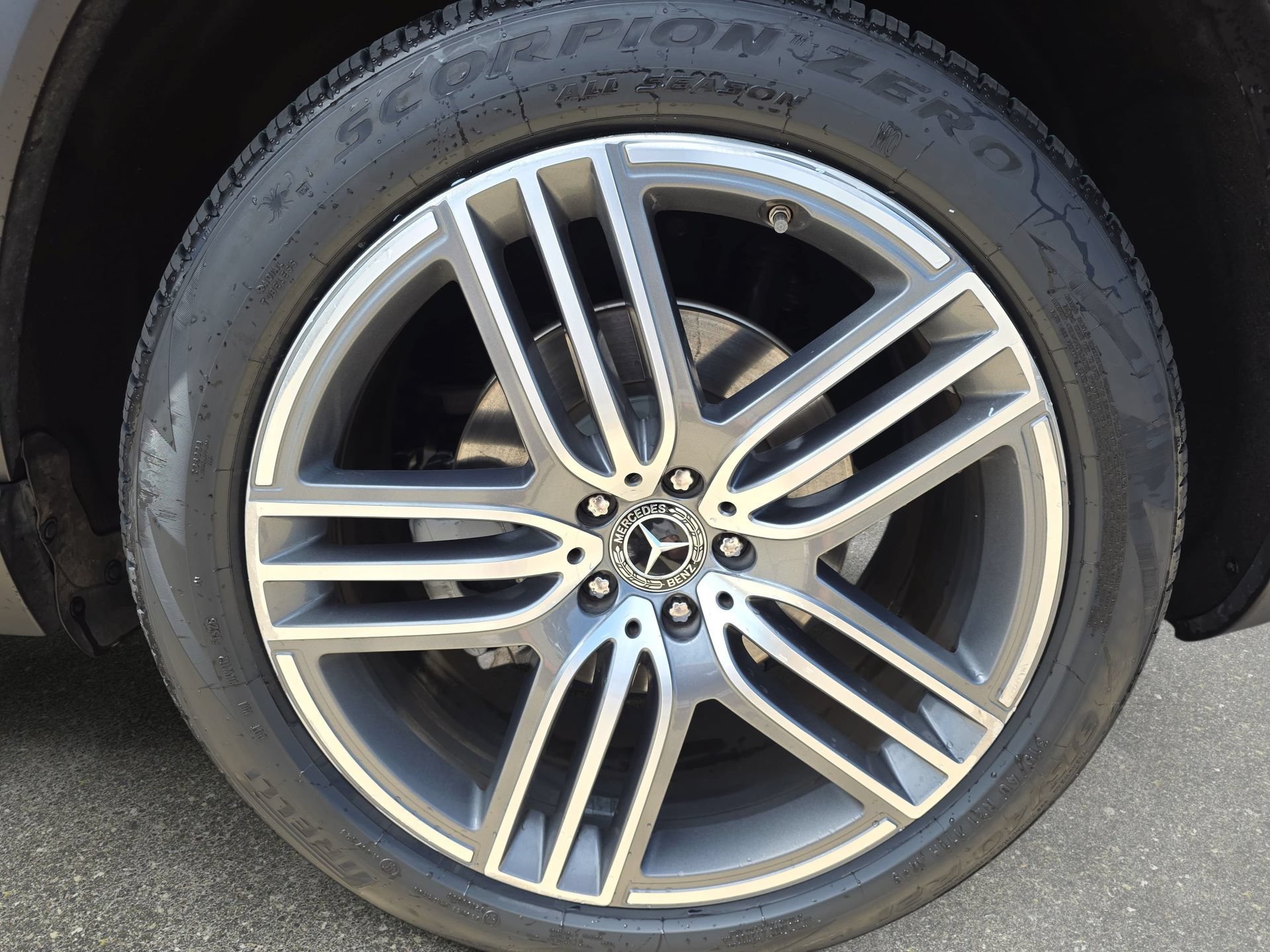 Certified 2024 Mercedes-Benz GLS 450 4MATIC image 32