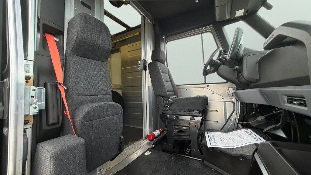 Used 2024 Chevrolet Brightdrop 400 w/ Commercial Equipment Package AWD/4WD image 31