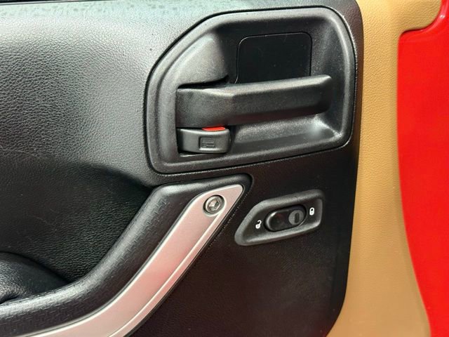 Used 2016 Jeep Wrangler Unlimited Sahara w/ Connectivity Group image 16