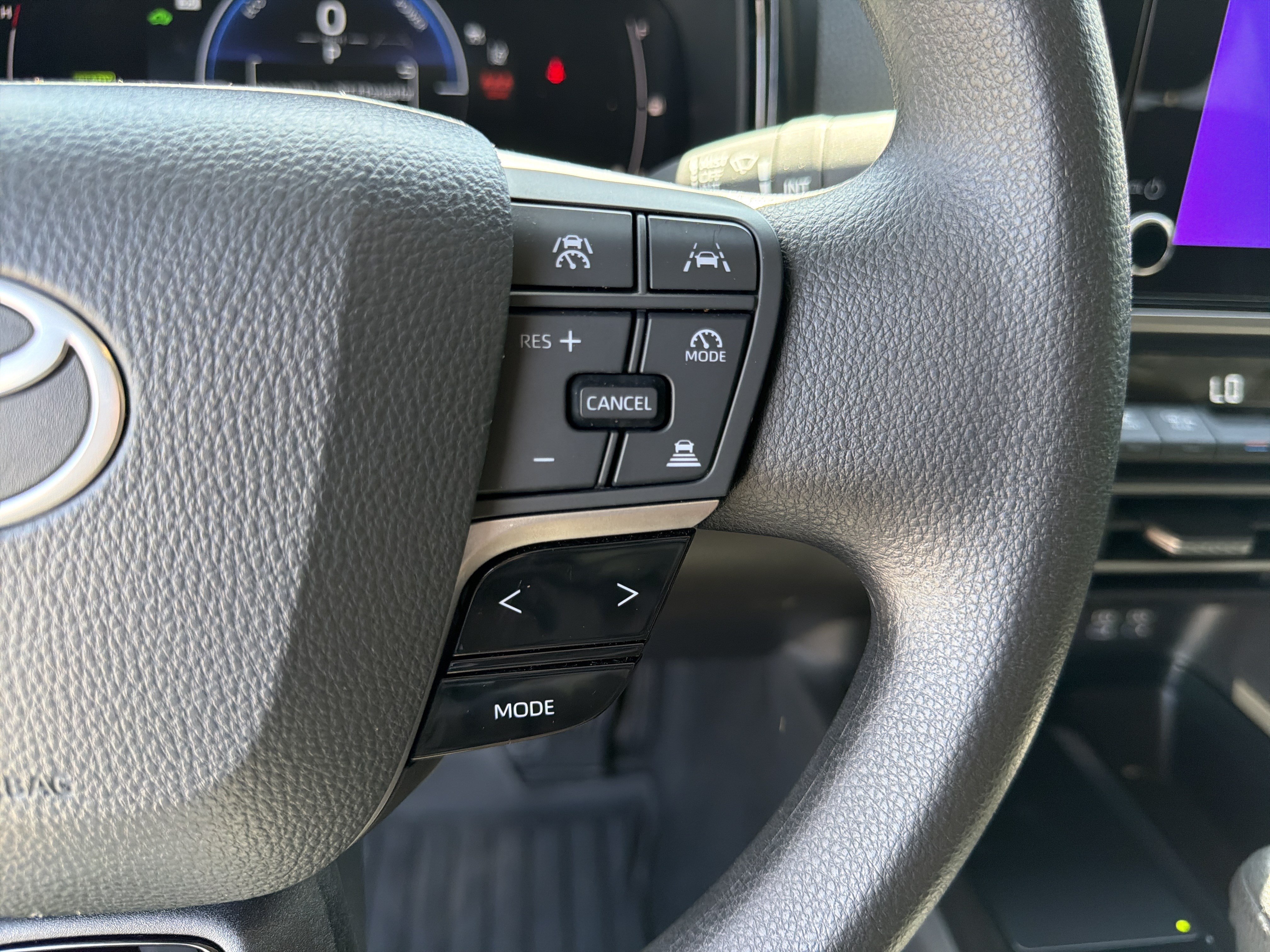Used 2025 Toyota Camry LE FWD image 25