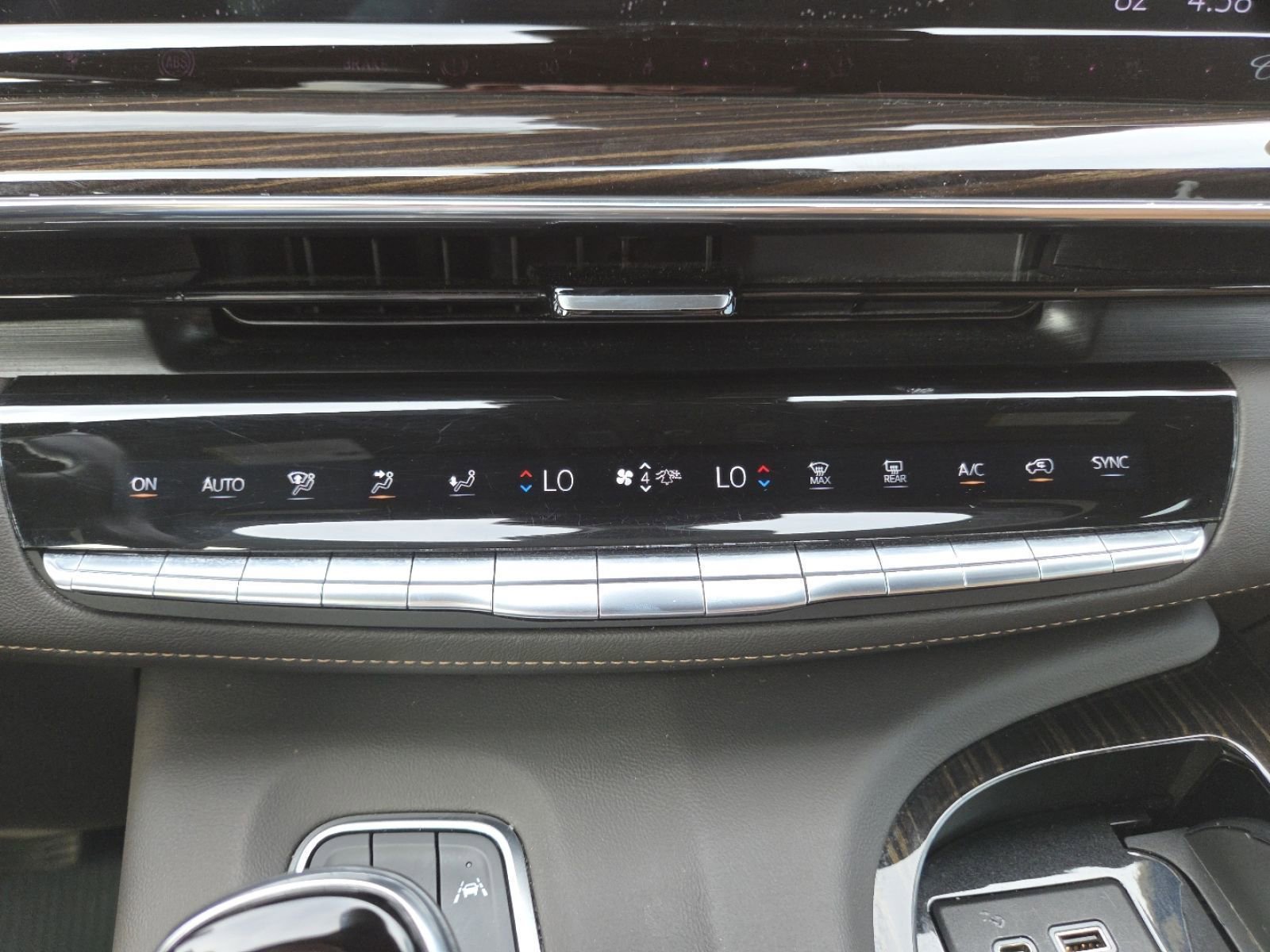 Used 2021 Cadillac Escalade Premium Luxury AWD/4WD image 35