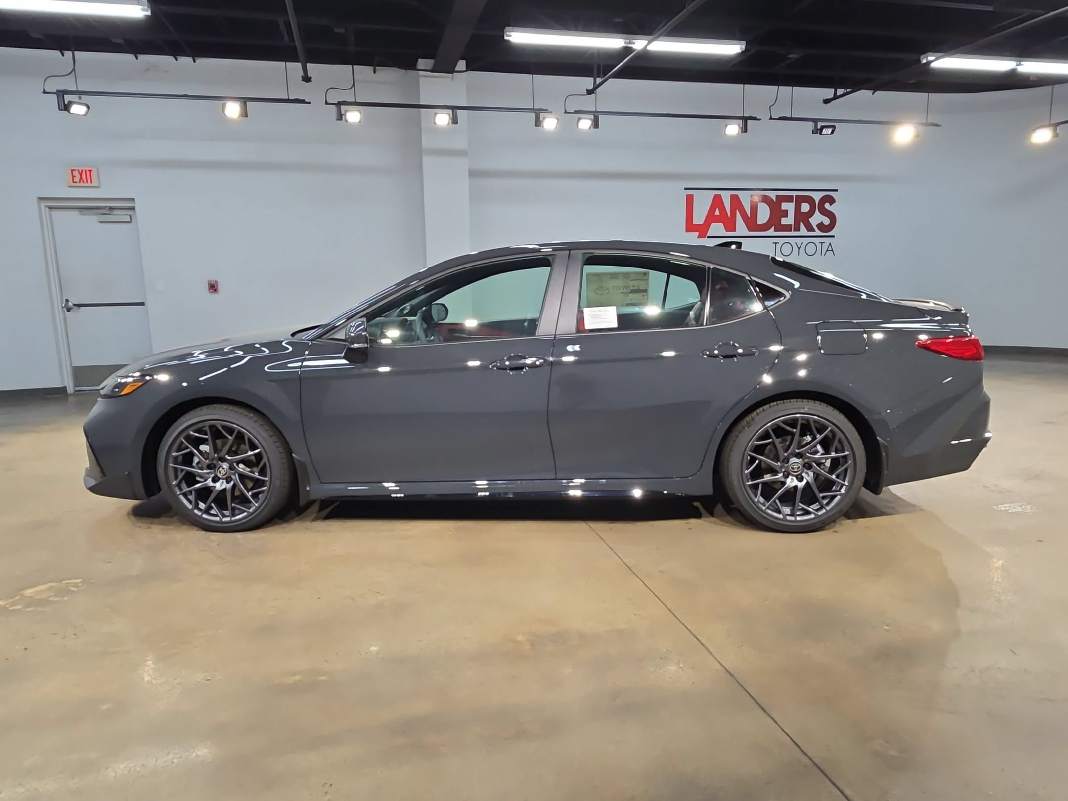 New 2026 Toyota Camry Hybrid FWD image 4