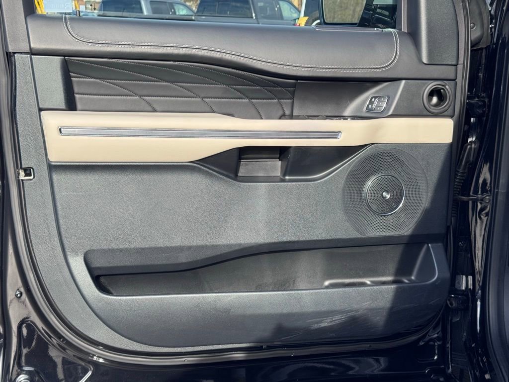 Used 2021 Ford Expedition Platinum image 26