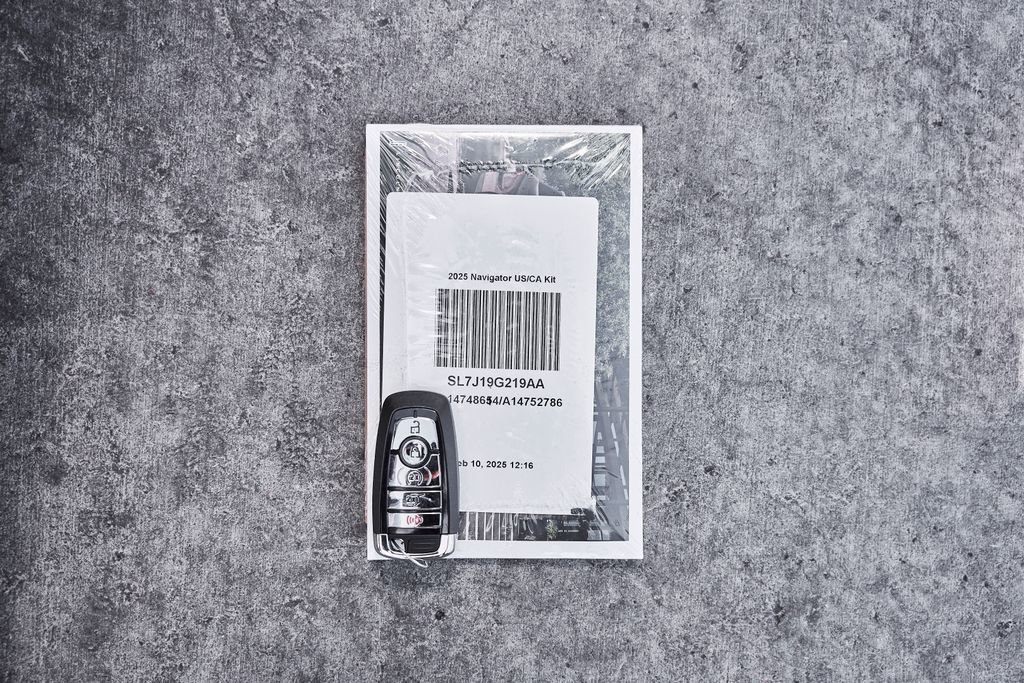 Used 2025 Lincoln Navigator Black Label AWD/4WD image 88