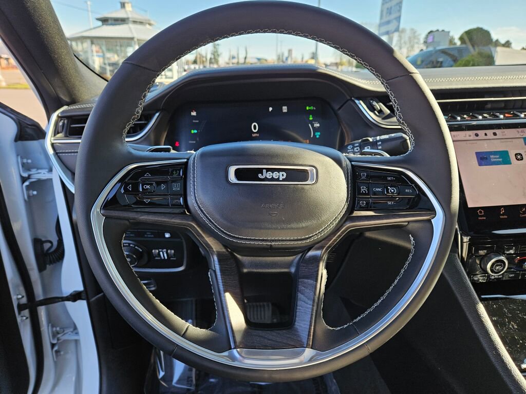 Used 2023 Jeep Grand Cherokee Overland w/ Luxury Tech Group IV image 24