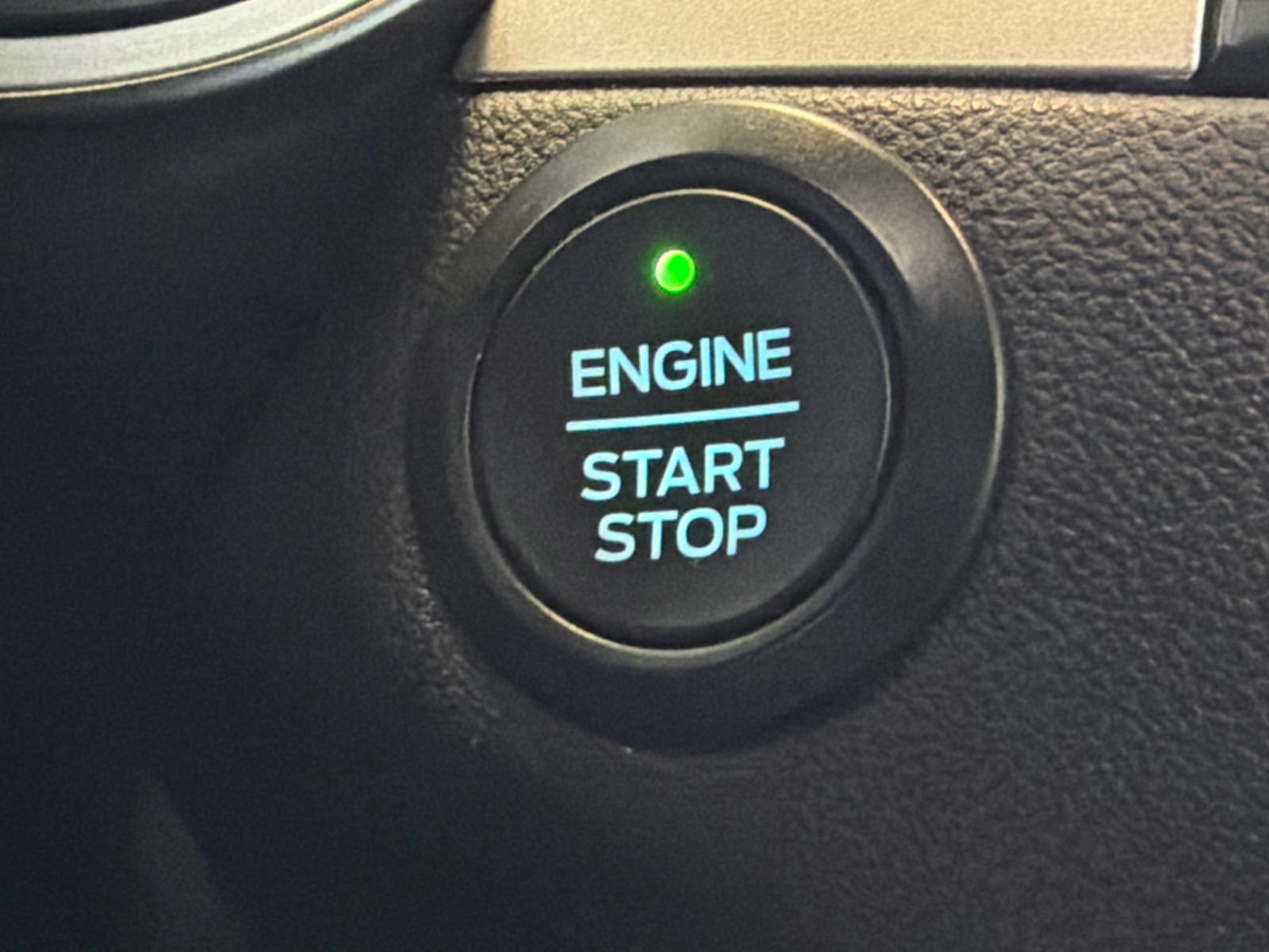 Used 2020 Ford Escape SE Sport FWD image 25