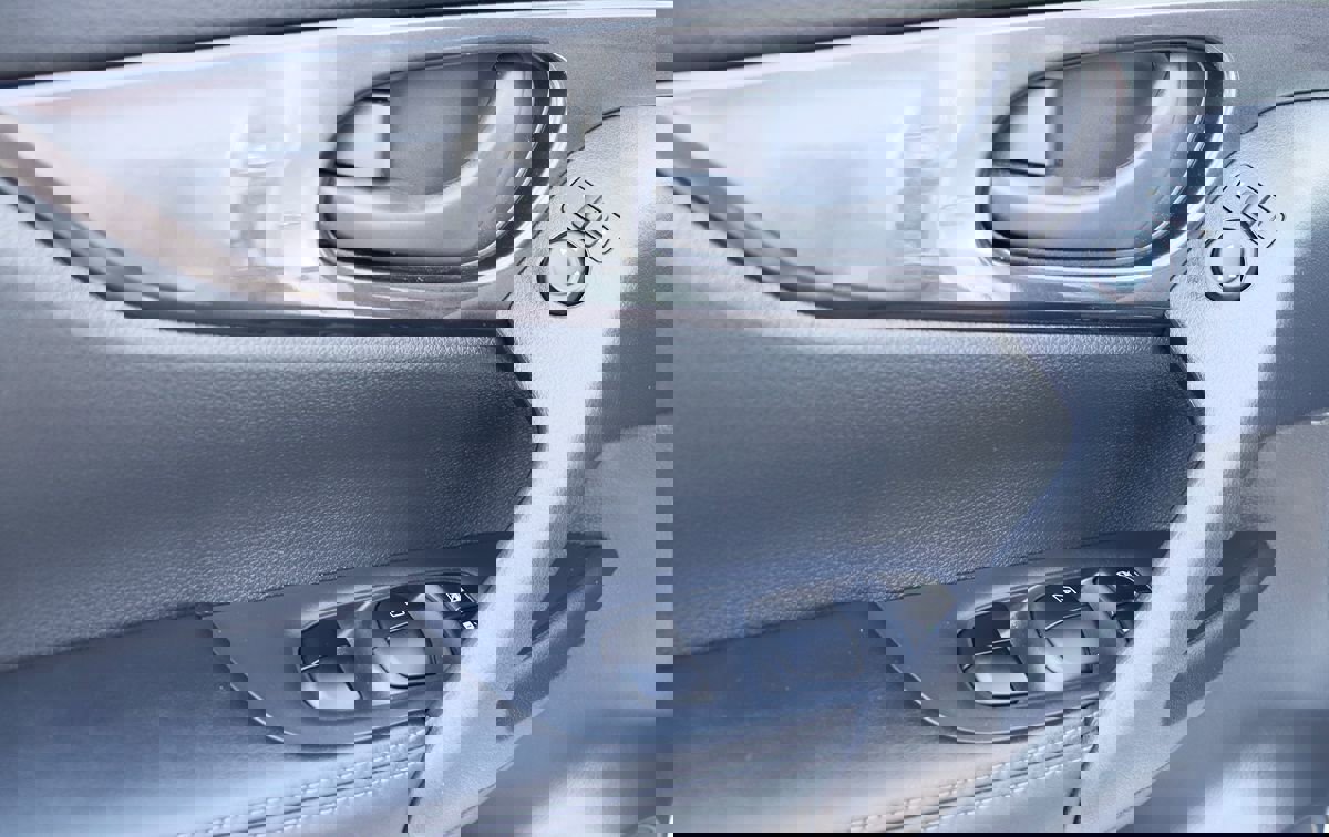 Used 2019 Nissan Rogue S image 37