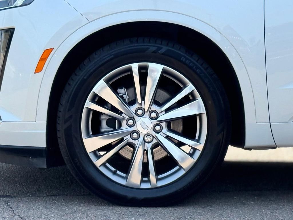 Used 2023 Cadillac XT6 Premium Luxury w/ LPO, Floor Liner Package AWD/4WD image 11