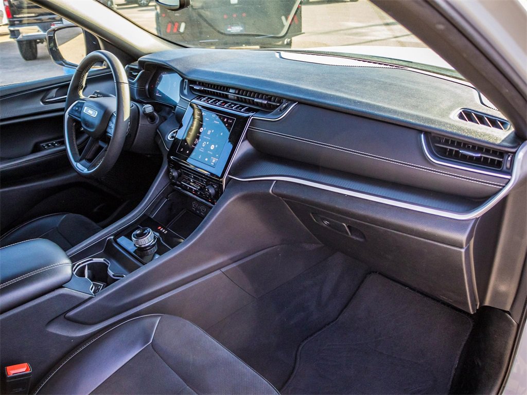 Used 2024 Jeep Grand Cherokee L Laredo image 13