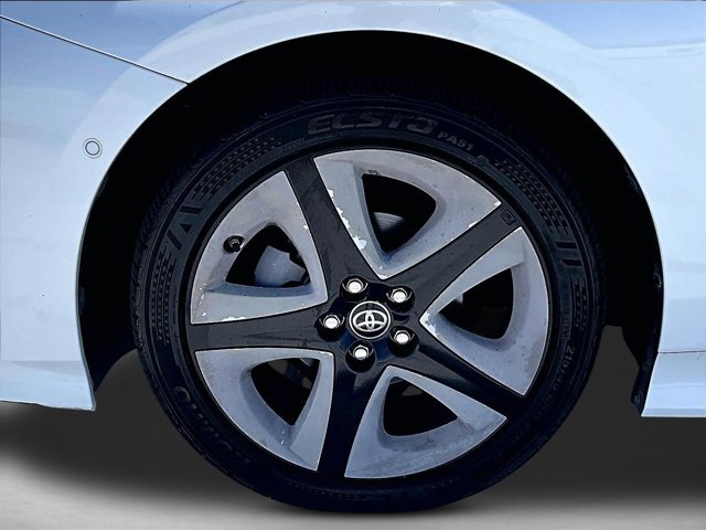 Used 2018 Toyota Prius Three Touring FWD image 10