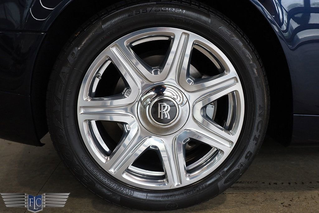 Used 2013 Rolls-Royce Phantom Drophead Coupe image 37