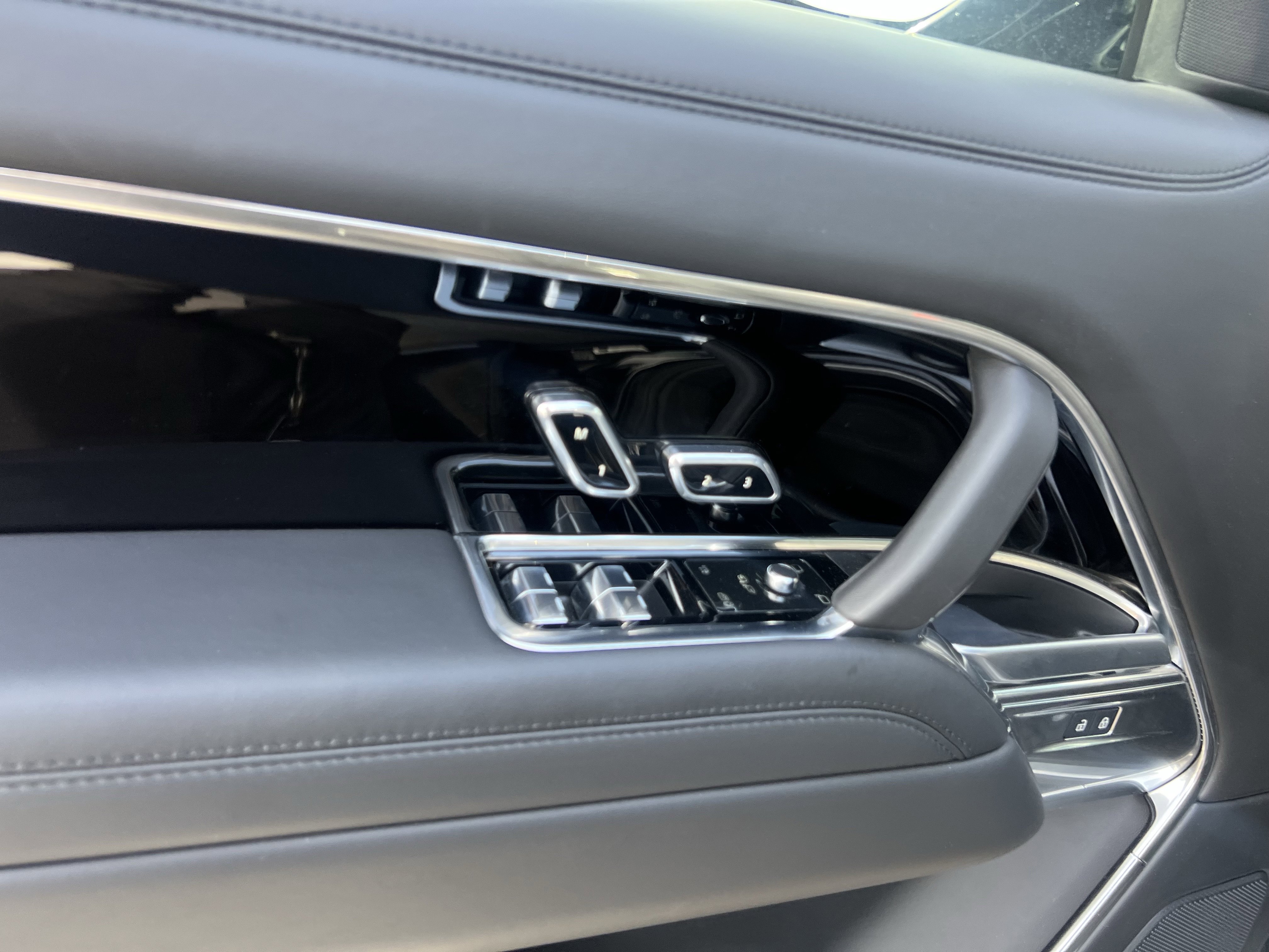 Certified 2024 Land Rover Range Rover Long Wheelbase SE image 13
