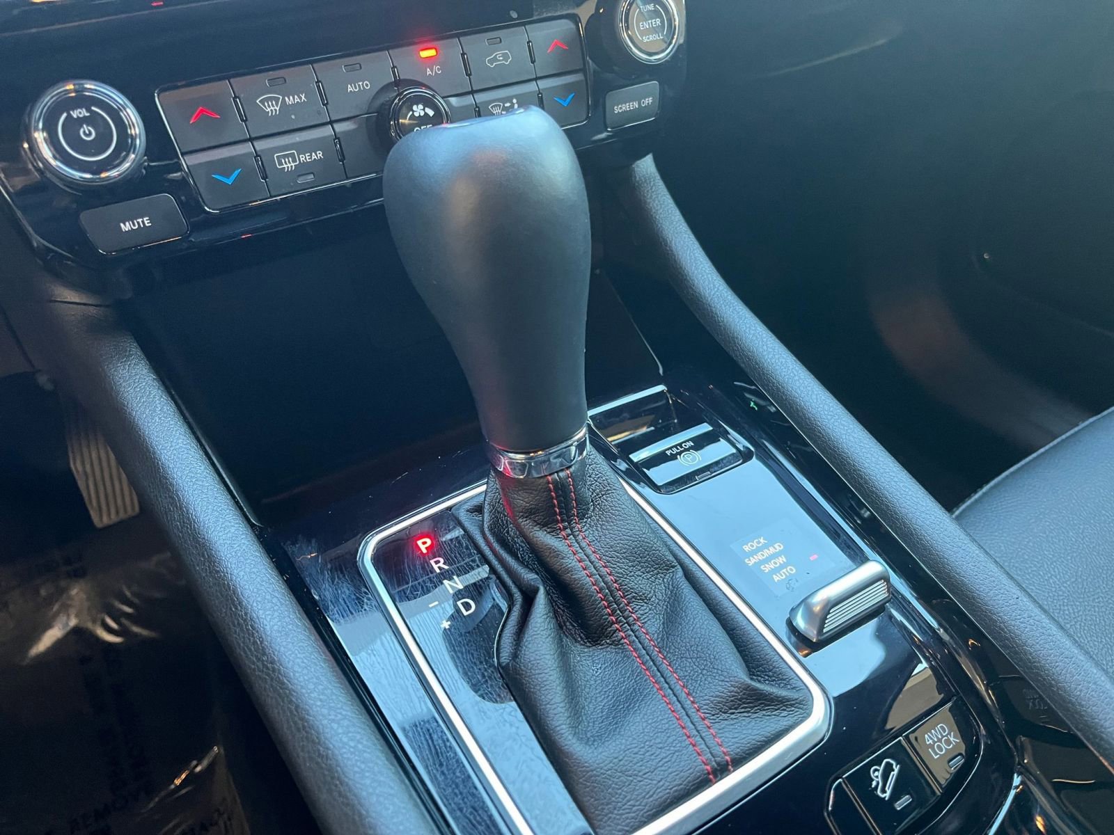 Used 2025 Jeep Compass Trailhawk image 41