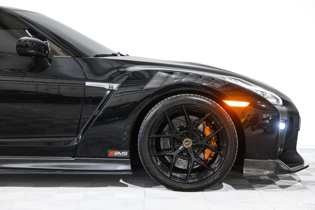 Used 2017 Nissan GT-R Premium AWD/4WD image 3