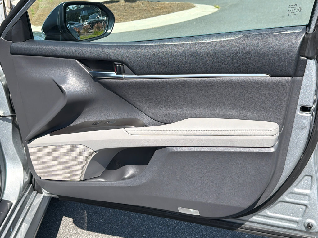 Used 2021 Toyota Camry XLE FWD image 16