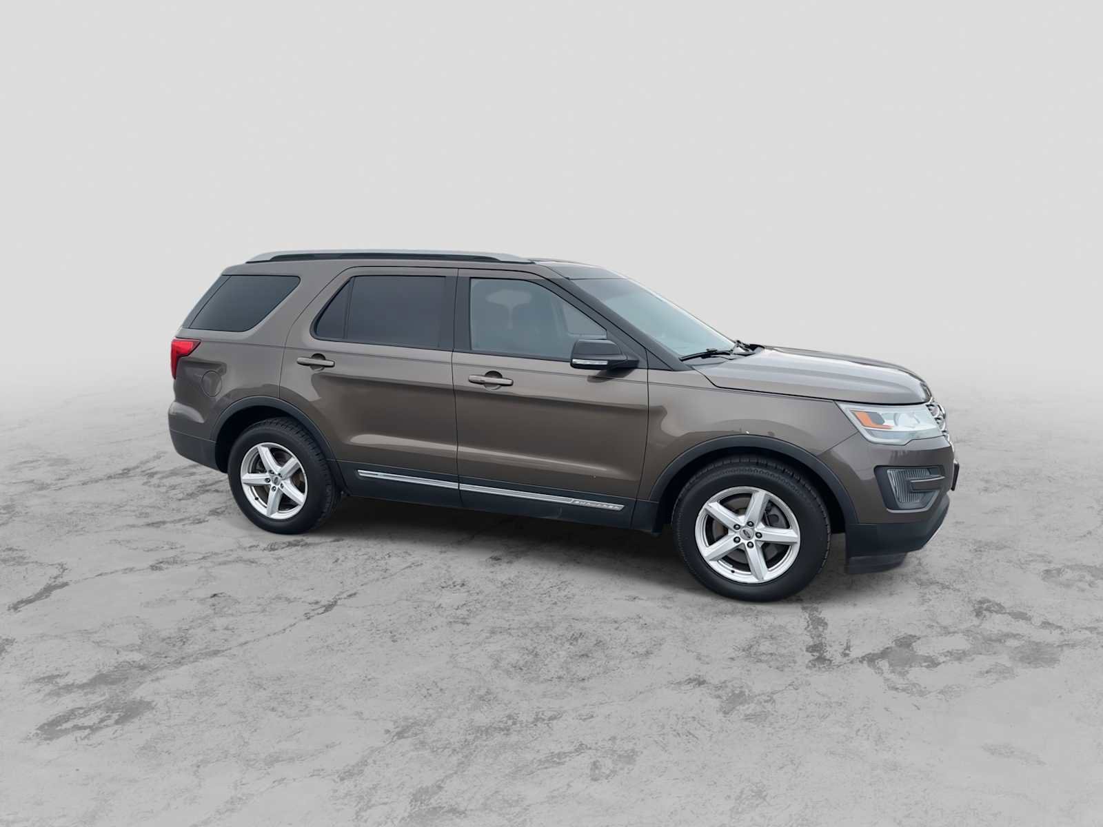 Used 2016 Ford Explorer XLT image 9
