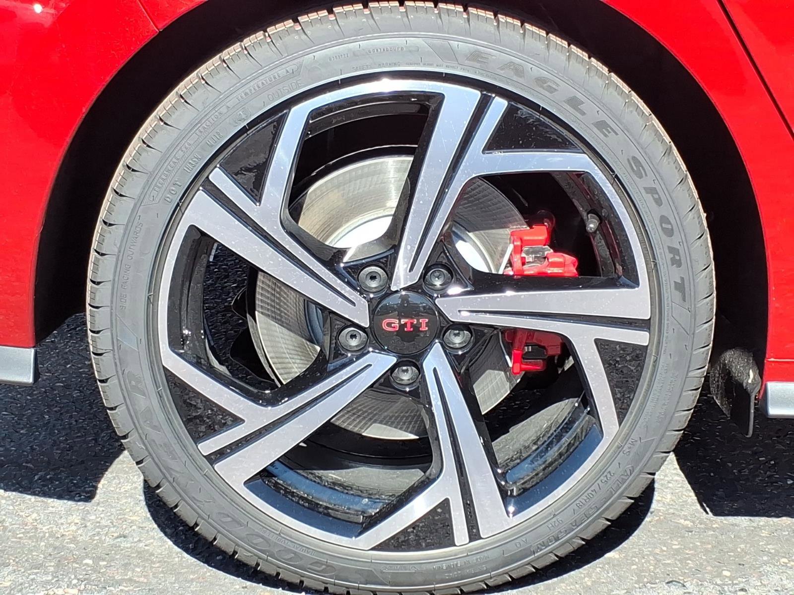 New 2026 Volkswagen GTI SE image 9