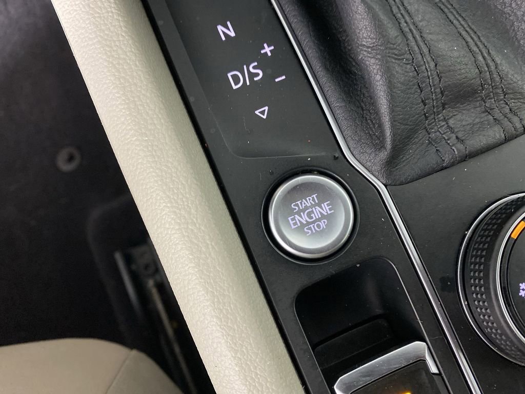 Used 2018 Volkswagen Atlas SEL w/ R-Line Package image 19