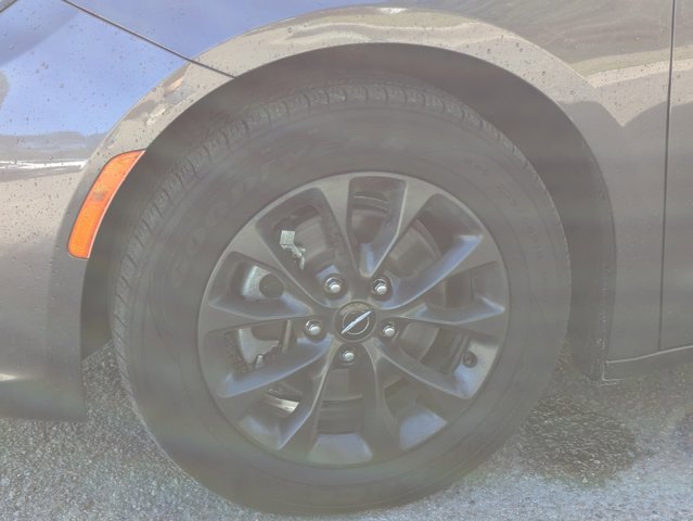 Used 2021 Chrysler Pacifica Touring w/ S Appearance Package image 9