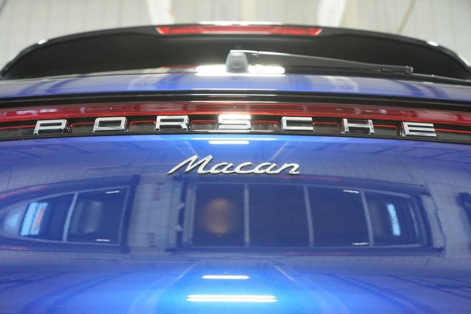 Certified 2026 Porsche Macan AWD/4WD image 37