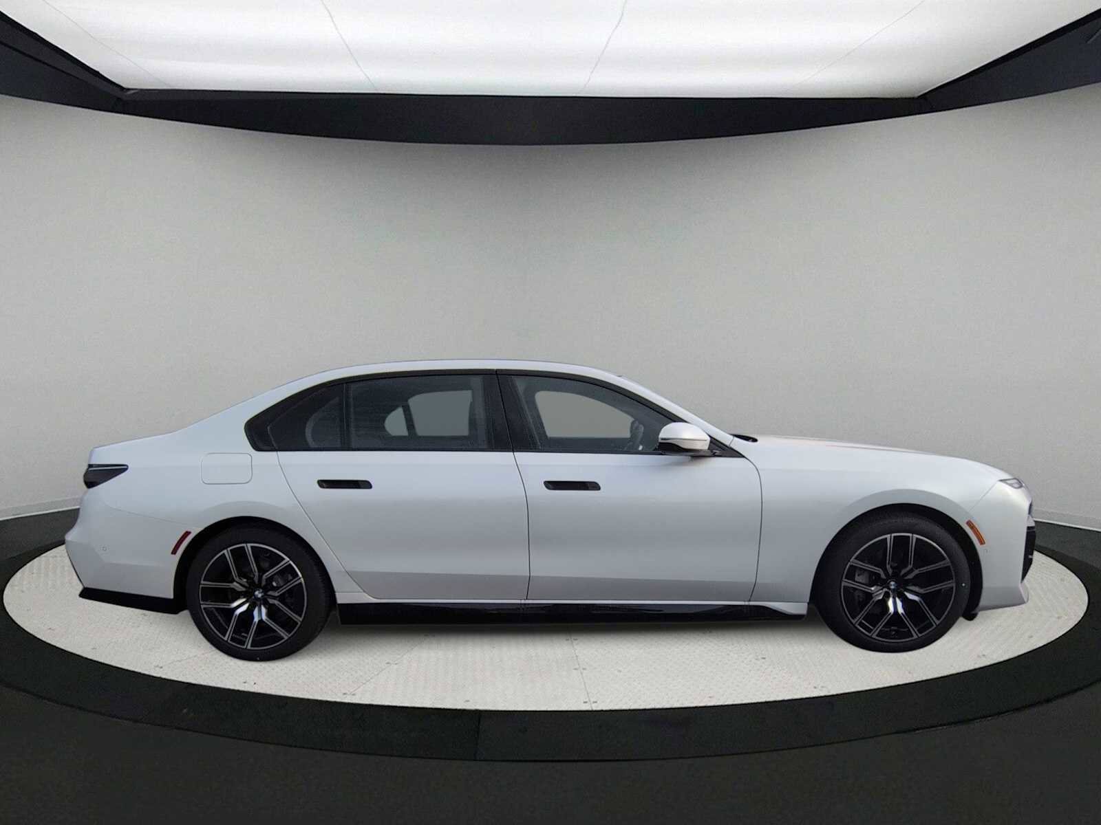 New 2026 BMW 750e xDrive 750e xDrive image 9