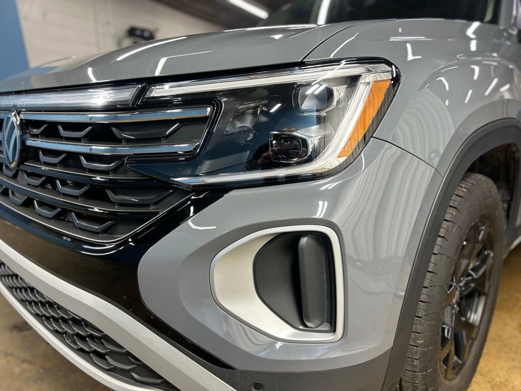 Used 2024 Volkswagen Atlas Peak Edition SE image 6