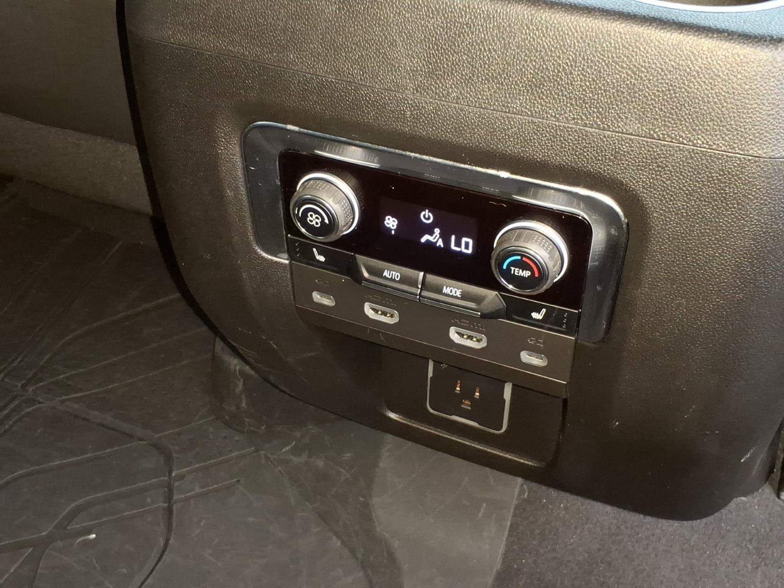 Used 2024 Chevrolet Suburban High Country w/ Advanced Technology Package AWD/4WD image 25