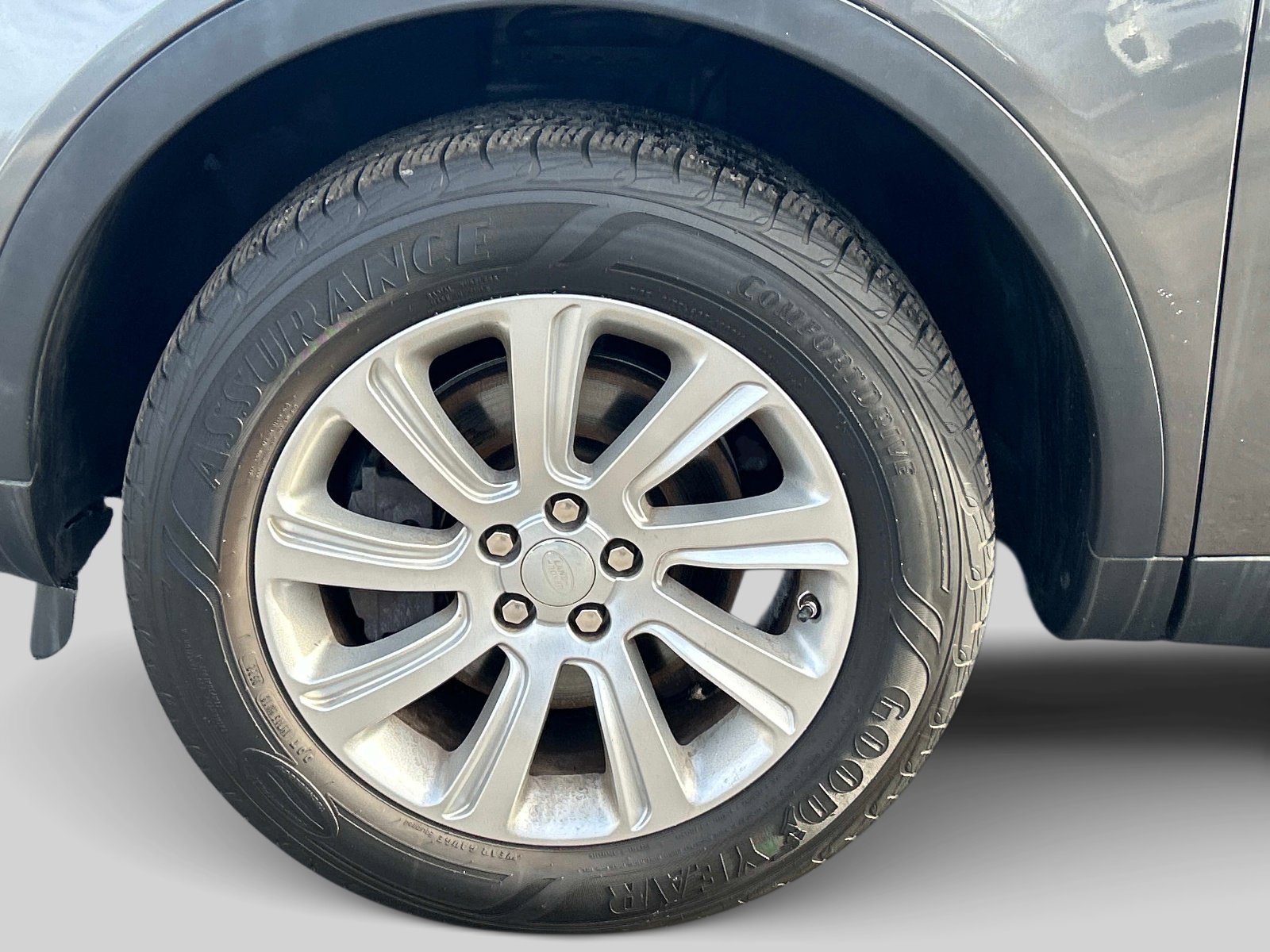 Used 2019 Land Rover Discovery Sport SE image 9