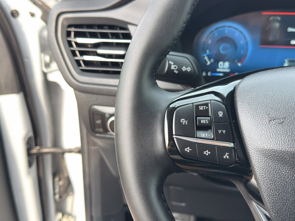 Used 2025 Ford Escape Platinum AWD/4WD image 32