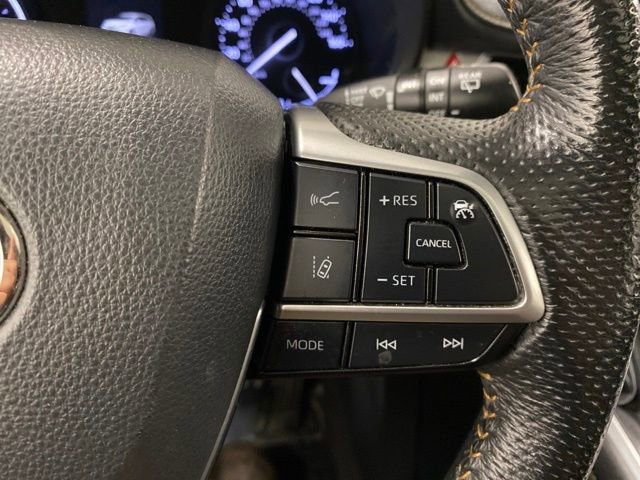 Used 2022 Toyota Sienna XLE Woodland Edition image 21