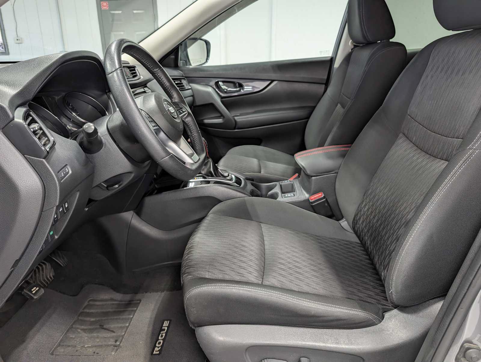 Used 2020 Nissan Rogue SV AWD/4WD image 4