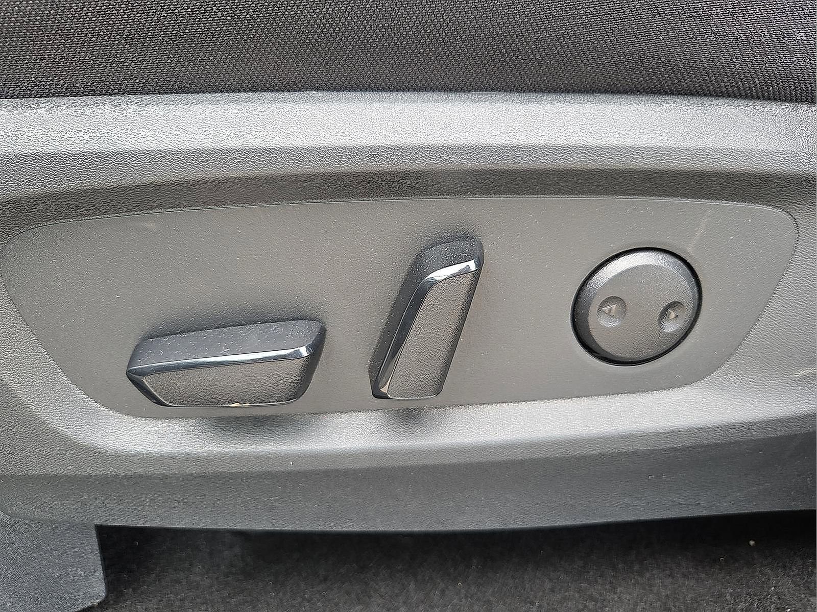 Used 2025 Nissan Pathfinder SV FWD image 15