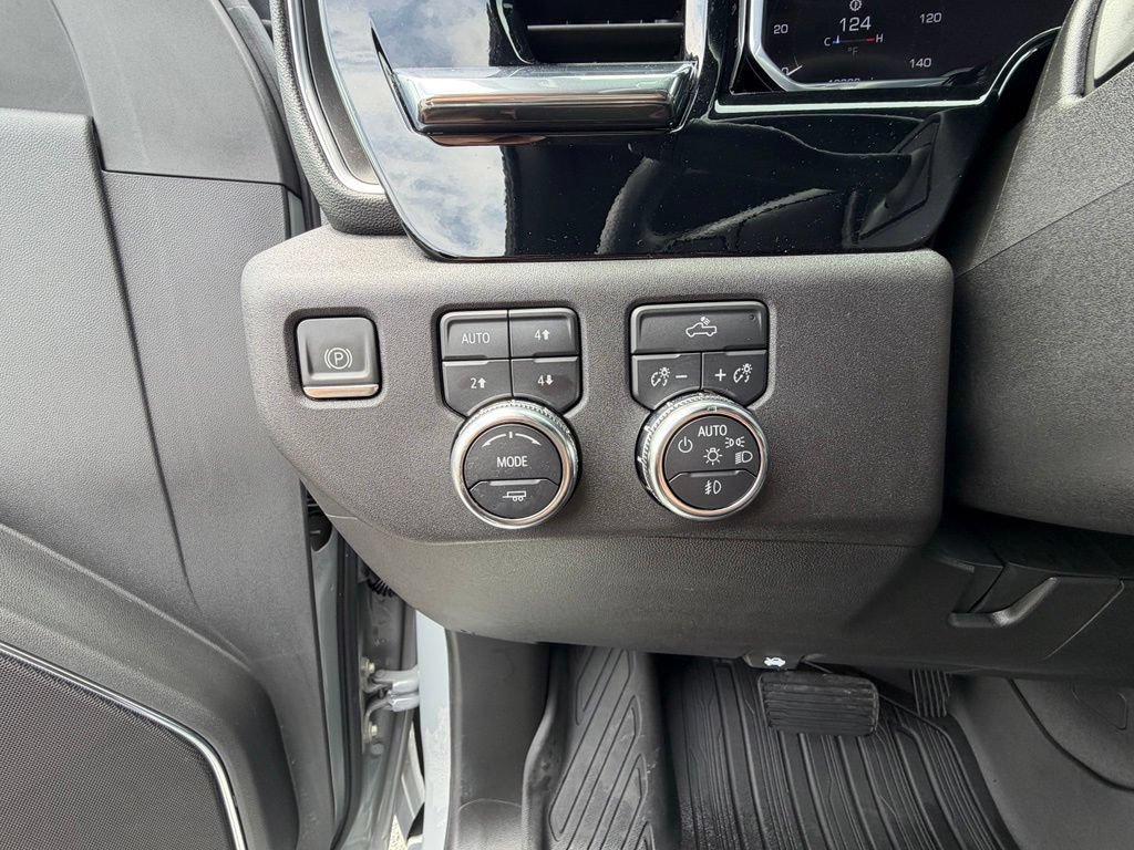 Used 2024 GMC Sierra 2500 SLE w/ SLE Value Package AWD/4WD image 3