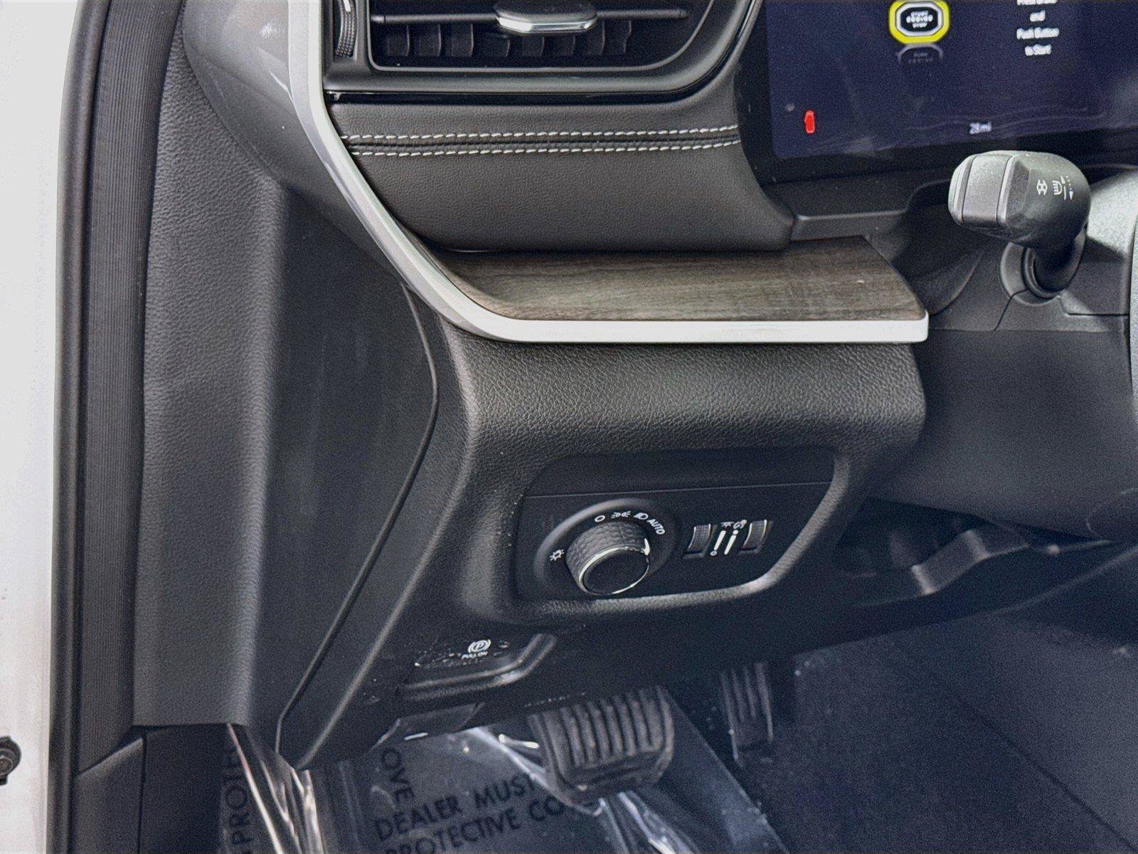 New 2027 Jeep Grand Cherokee 4WD image 4