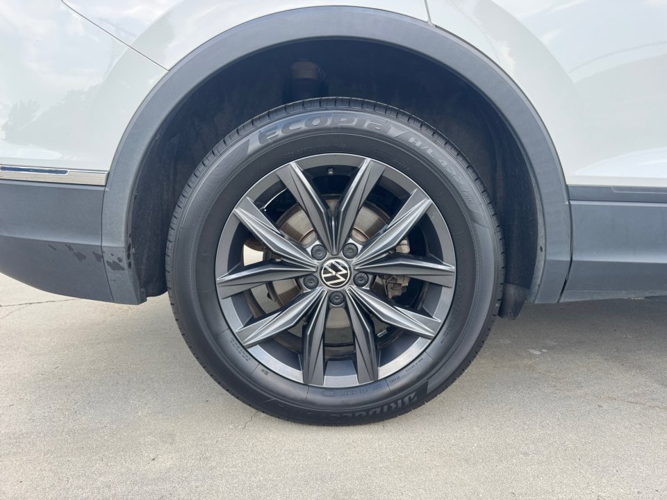 Used 2022 Volkswagen Tiguan SE FWD image 27