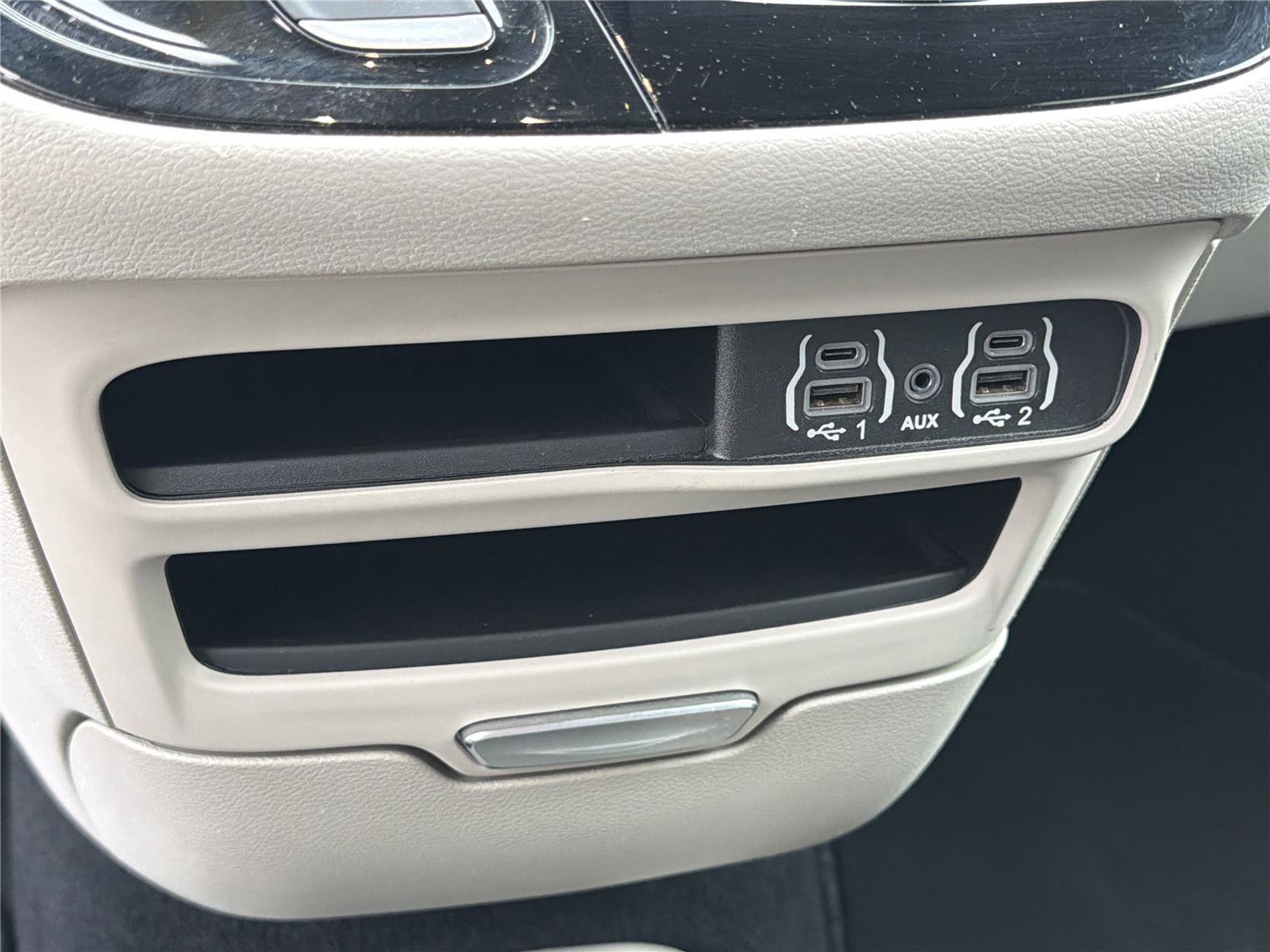 Used 2023 Chrysler Pacifica Touring-L FWD image 34
