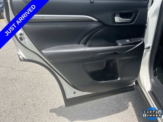 Used 2017 Toyota Highlander SE FWD image 18