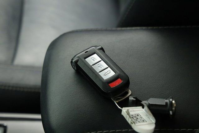 Used 2018 Mitsubishi Outlander SEL image 37