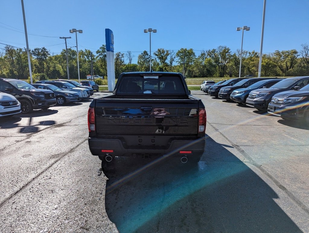 New 2026 Honda Ridgeline Black Edition image 4