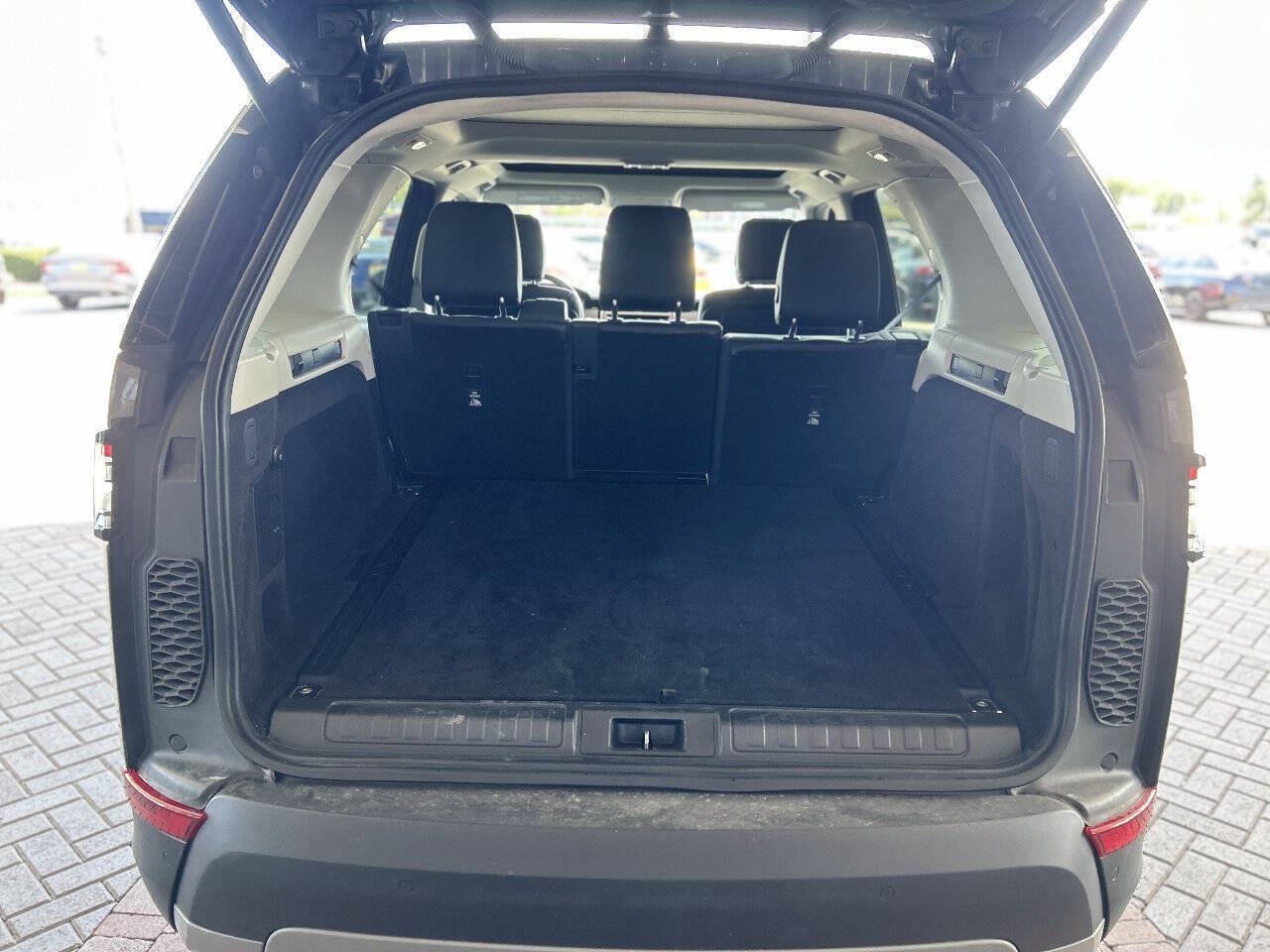 Used 2018 Land Rover Discovery SE AWD/4WD image 80