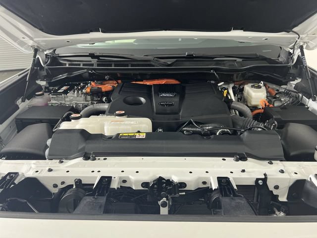 Used 2024 Toyota Sequoia Capstone AWD/4WD image 31